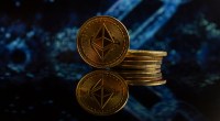 Moedas de ethereum à frente de ilustração de cadeado