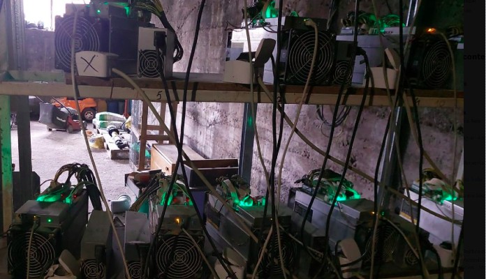 Centro de mineração de bitcoin clandestino em Kosovo