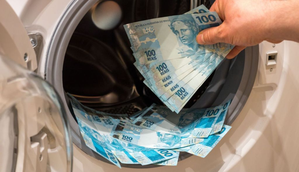 Notas de 100 reais retiradas de lavadora de roupas
