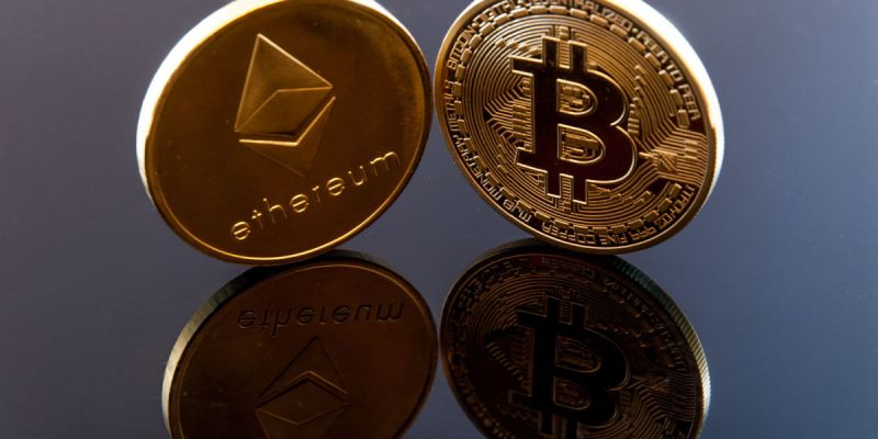 Imagem da matéria: Bitcoin, Ether e XRP se mantêm estáveis, enquanto TRUMP sobe