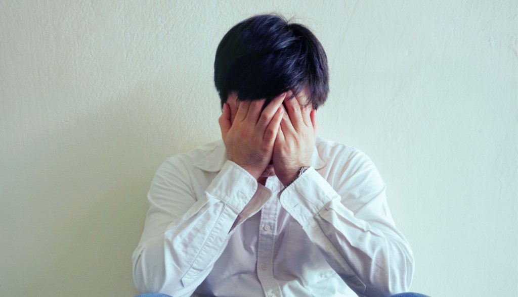 Imagem da matéria: Influencer lucra R$ 280 mil ao fazer dump de criptomoedas que mentia estar holdando: “Pode chorar” 