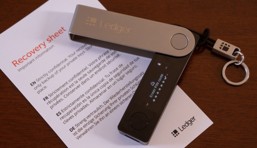 Imagem da matéria: Especialista aponta riscos na Ledger Recover: “Empresa possui uma chave-mestra para todos os usuários”