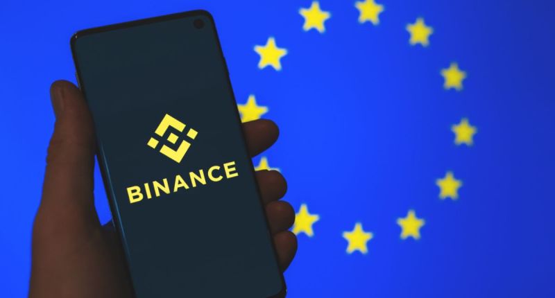 Imagem da matéria: Manhã Cripto: Binance perde parceiro bancário na Europa enquanto plano de reabertura da FTX avança