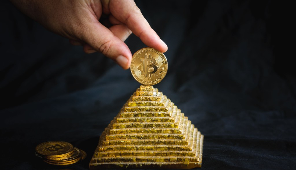 piramide financeira criptomoedas
