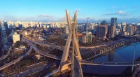 vista aérea da Ponte Estaiada em São Paulo