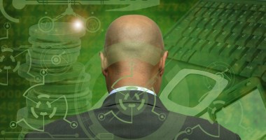 homem careca cabeça fundo verde