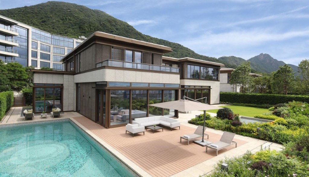 Fachada de uma mansão no condomínio Mont Verra, em Hong Kong