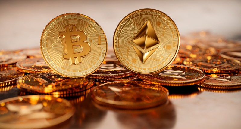 moedas ouradas de bitcoin e ethereum