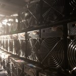 Dois homens são presos por minerar criptomoedas em asilo