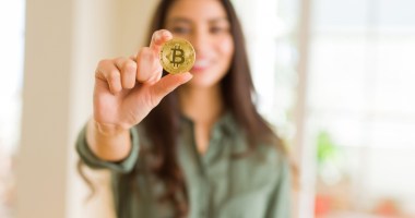 Imagem da matéria: Por que mulheres precisam investir em criptomoedas agora mesmo | Opinião