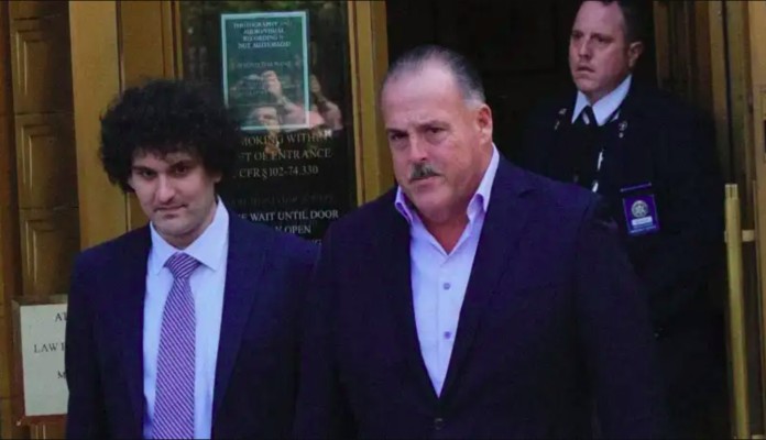 Fundador da FTX fora do Tribunal de Manhattan EUA
