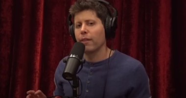 Sam Altman durante entrevista ao podcast de Joe Rogan nos EUA