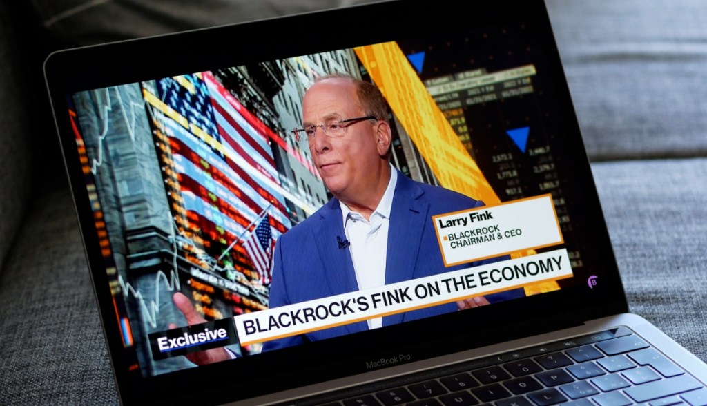 Imagem da matéria: "Bitcoin é maior do que qualquer governo", diz CEO da BlackRock