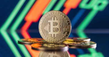 Imagem da matéria: Manhã Cripto: Bitcoin (BTC) estaciona em US$ 66 mil com menor apetite por risco e criptomoedas ganham espaço em carteiras de brasileiros