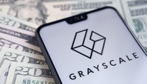 Imagem da matéria: Grayscale deposita 93.700 BTC na Coinbase após a aprovação do ETF – Preço da Solana afetado negativamente à medida que os traders recorrem ao Meme Moguls para obter alto ROI