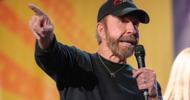 Imagem da matéria: Empresa cripto promovida por Chuck Norris deixa  investidores em prejuízo bilionário