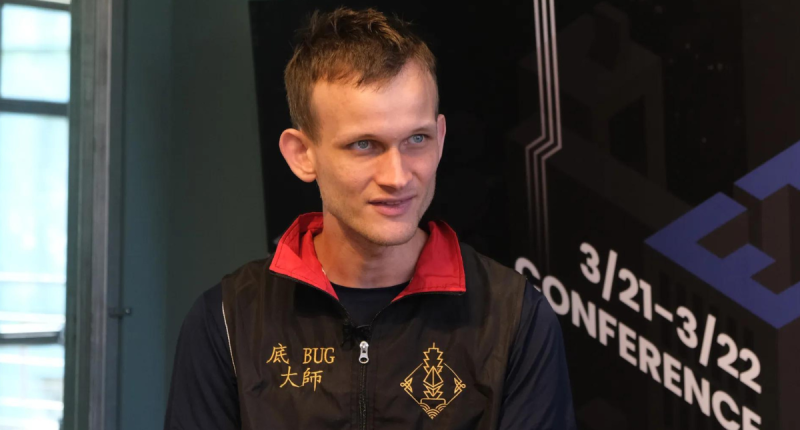 Vitalik Buterin posa para foto na ETH Taipei 2024