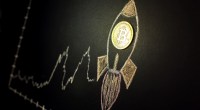 moeda de bitcoin em desenho de foguete decolando