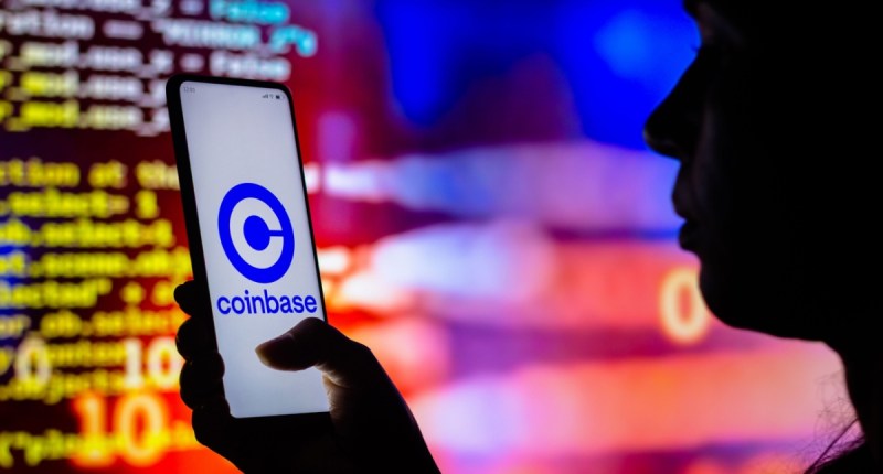 Imagem da matéria: Coinbase sai do ar durante madrugada após interrupção do sistema