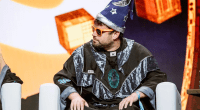 Udi Wertheimer vestido de mago no Bitcoin 2023. Imagem: Taproot Wizards