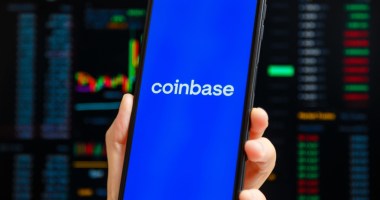 Imagem da matéria: Coinbase lucra R$ 8 bi no trimestre impulsionada por stablecoins e alta das criptomoedas