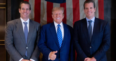 Imagem da matéria: Gêmeos Winklevoss doam US$ 2 milhões em Bitcoin a Trump para combater "guerra às criptomoedas"