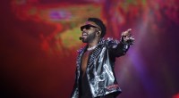 Jason Derulo canta no palco