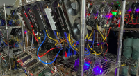 Fotos dos equipementos de mineração de criptomoedas operados com furto de eletricidade em Canela, RS