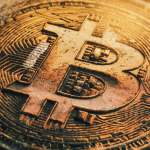 Criador de “versão física” do Bitcoin move R$ 55 milhões parados há 14 anos