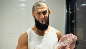 Imagem da matéria: Estrela do UFC é acusada de aplicar golpe em fãs com token que foi a zero
