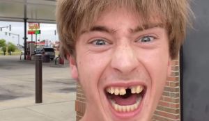 Imagem da matéria: "Crack Head Dev" usa drogas, finge morte e sonha em ganhar milhões com memecoins