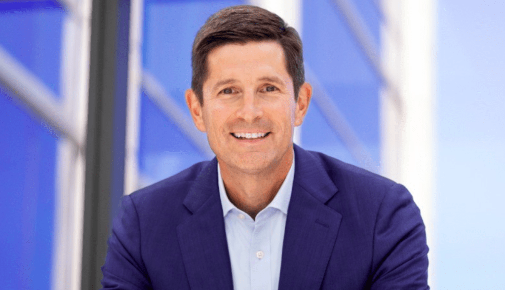 CEO Rick Wurster da Charles Schwab posa para foto
