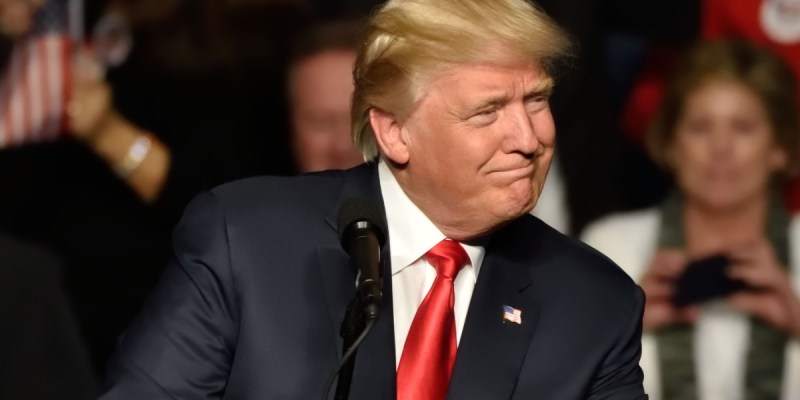 Trump diz não saber quem é CZ após conceder perdão ao ex-CEO da Binance