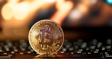 moeda dourada de bitcoin
