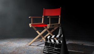 cadeira vermelha de diretor de filme -a abaixo, claquete