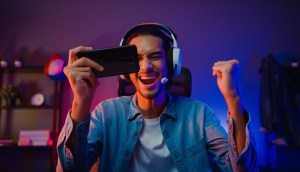 gamer comemorando