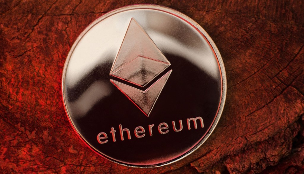 moeda de ether ethereum eth fundo vermelho