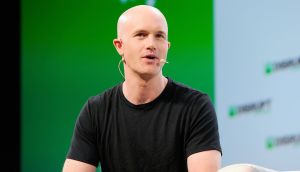 Imagem da matéria: Crise da dívida dos EUA pode fazer do Bitcoin a moeda de reserva mundial, diz CEO da Coinbase