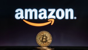 logos Bitcoin e Amazon