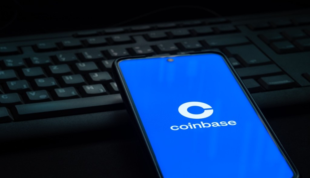 Imagem da matéria: Coinbase sabia de violação de dados meses antes de divulgar o caso, diz Reuters