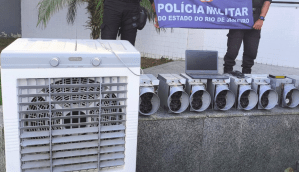 PMs do RJ mostram equipqmentos de mineração calandestina de criptomoedas