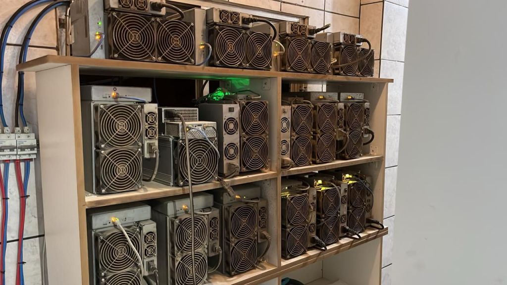 Equipamento de mineração de Bitcoin apreendido