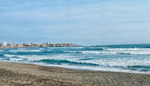 Cidade de Huanchaco vista de longe -Peru Bitcoin