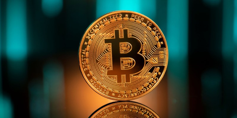 Bitcoin recua após fala de Powell, mas analistas enxergam cenário positivo no médio prazo
