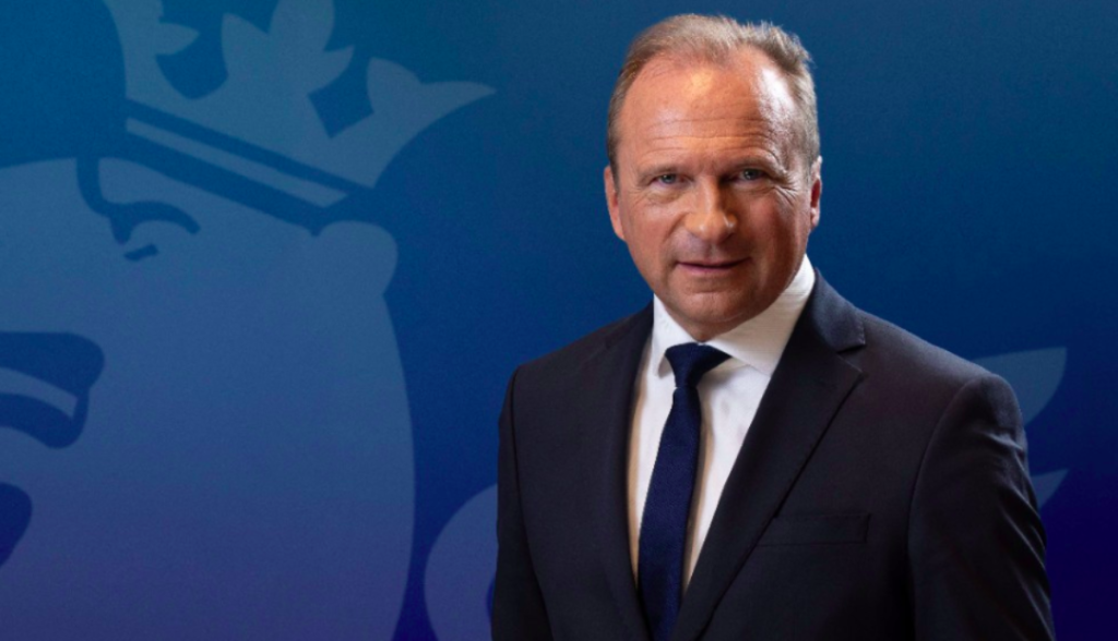 Gilles Roth, ministro das FiInanças de Luxemburgo, posa pra foto