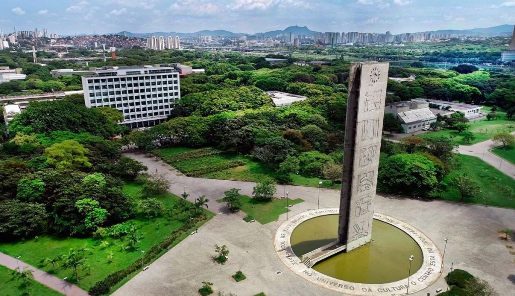 imagem aérea do relógio da USP